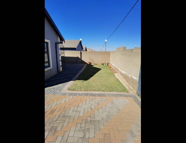 3 BEDROOM HOUSE FOR SALE IN TOEKOMSRUS